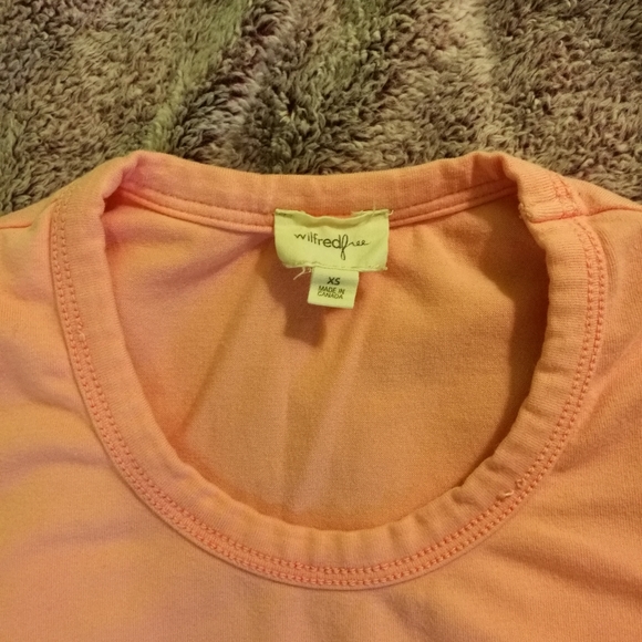 XS WILFRED FREE Aritzia Coral Shirt - Picture 3 of 3